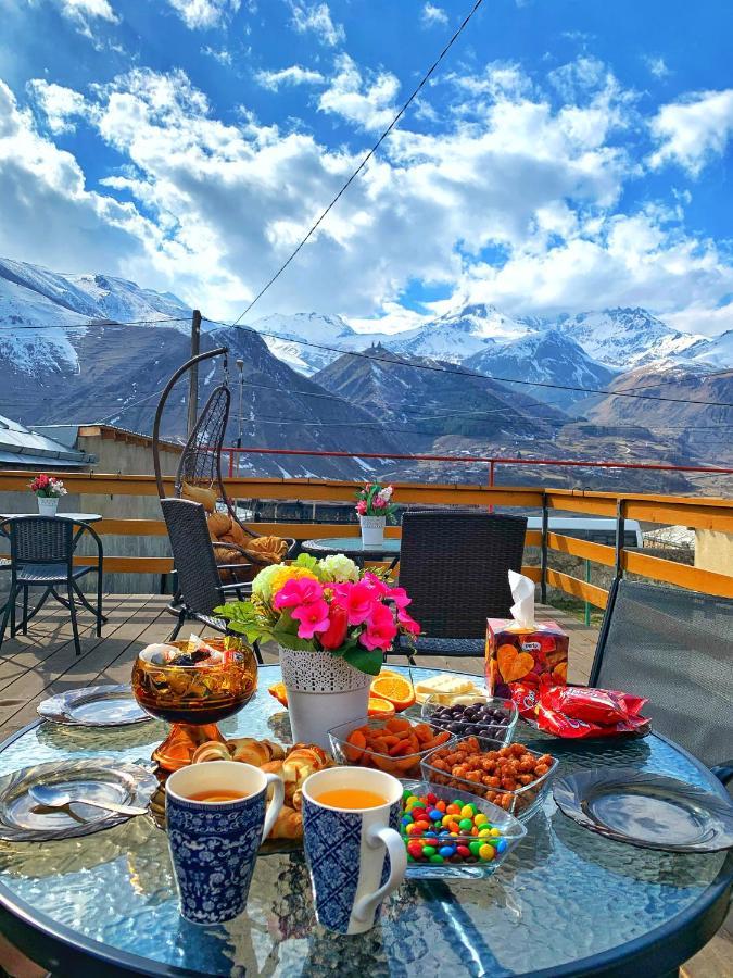 Hotel Elia Kazbegi ภายนอก รูปภาพ