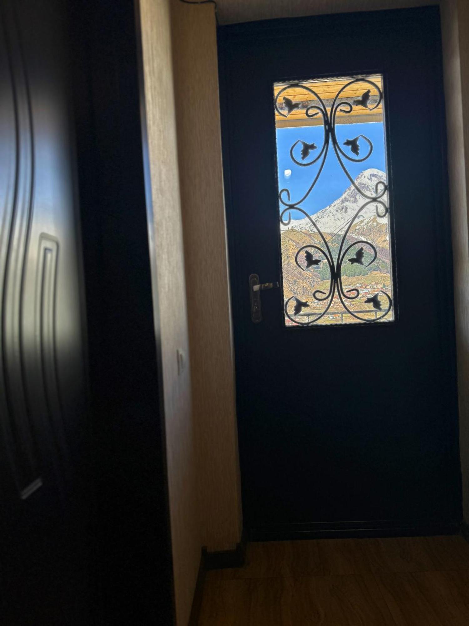 Hotel Elia Kazbegi ภายนอก รูปภาพ
