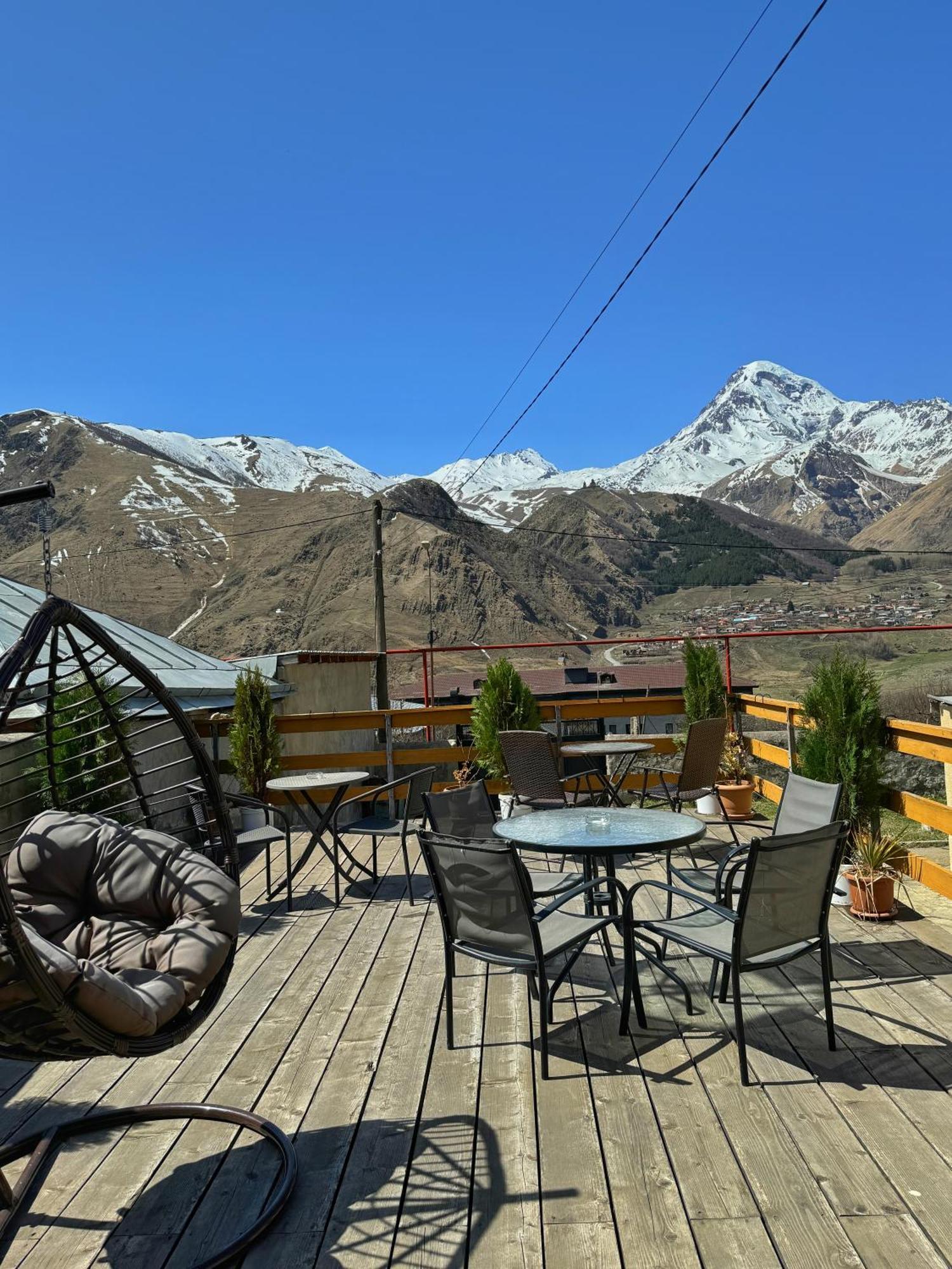 Hotel Elia Kazbegi ภายนอก รูปภาพ