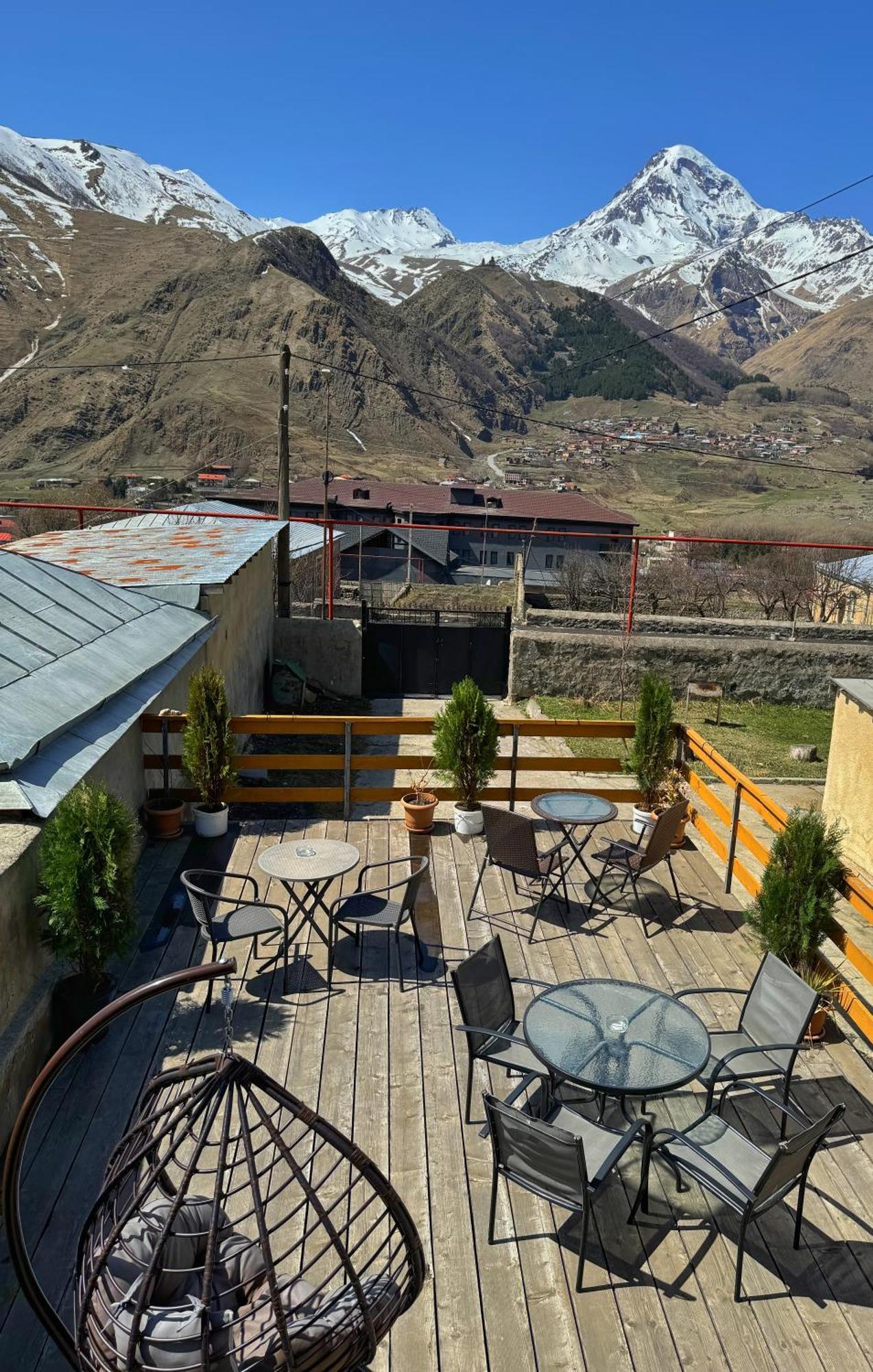 Hotel Elia Kazbegi ภายนอก รูปภาพ
