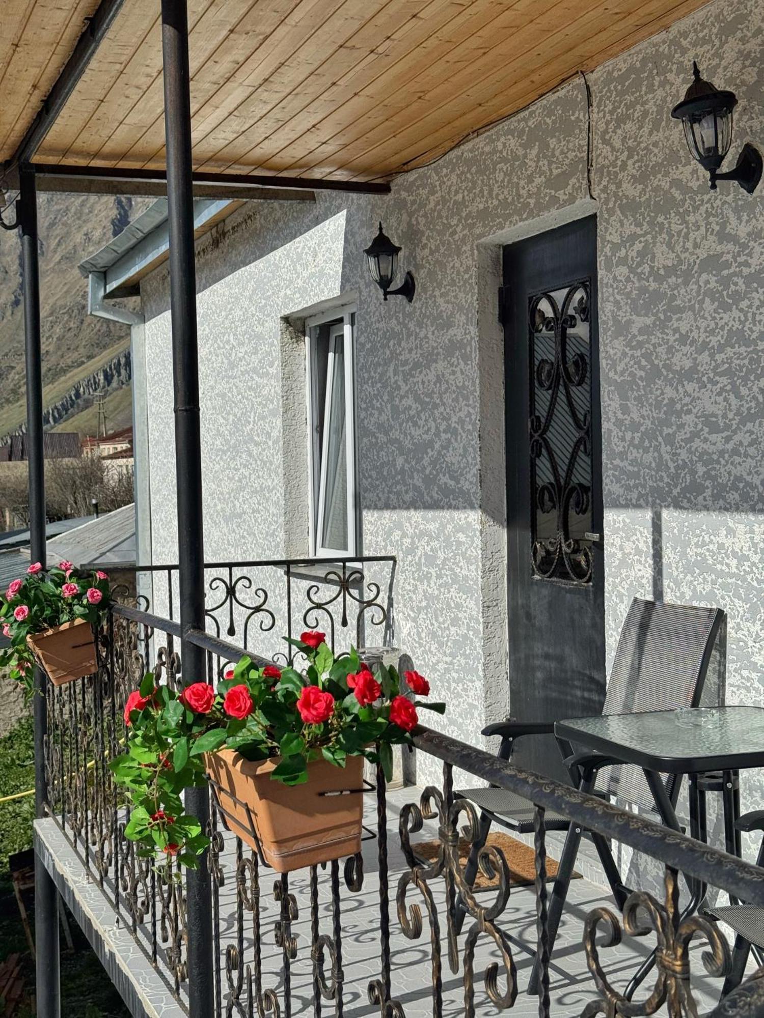 Hotel Elia Kazbegi ภายนอก รูปภาพ