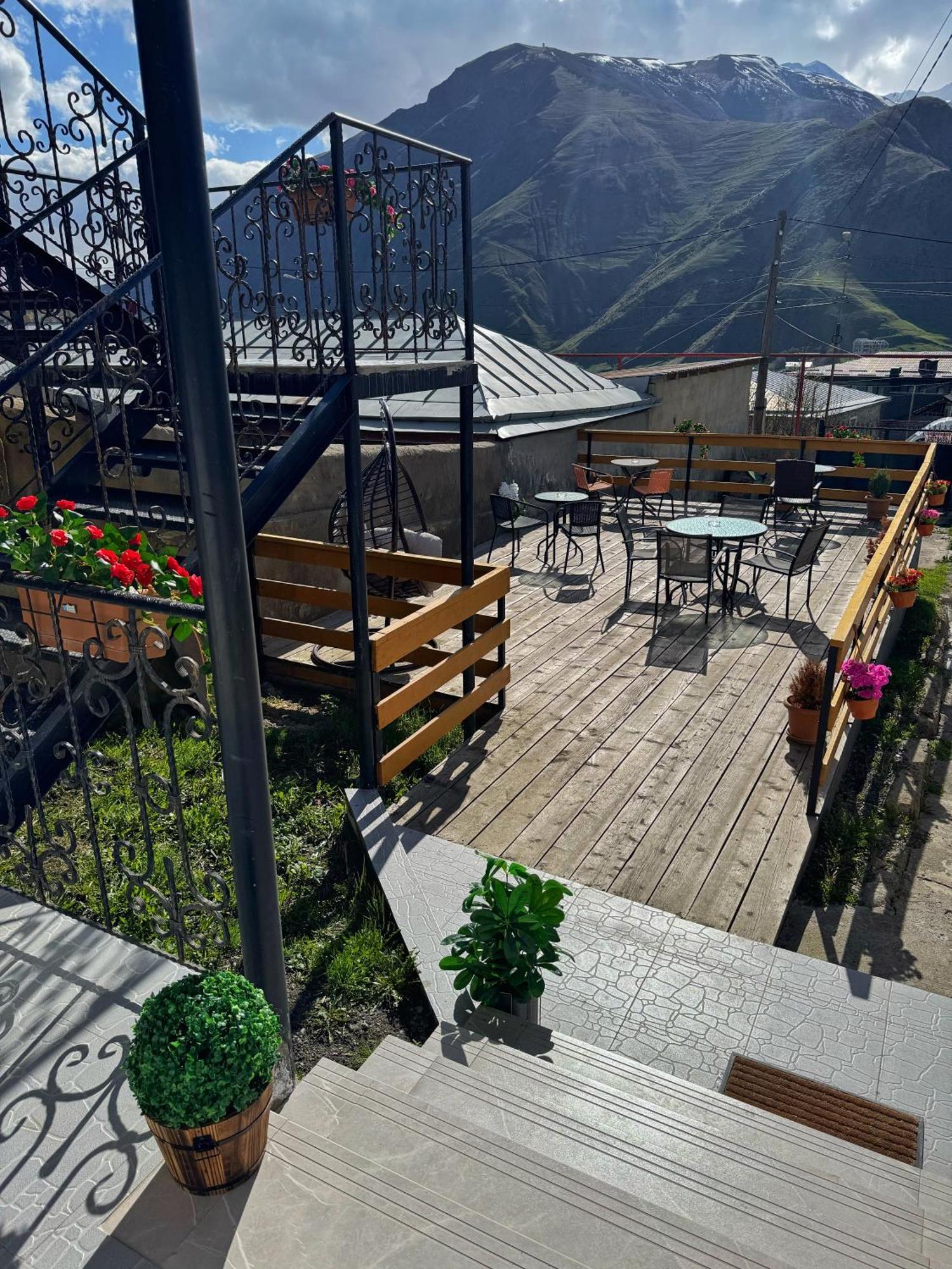 Hotel Elia Kazbegi ภายนอก รูปภาพ