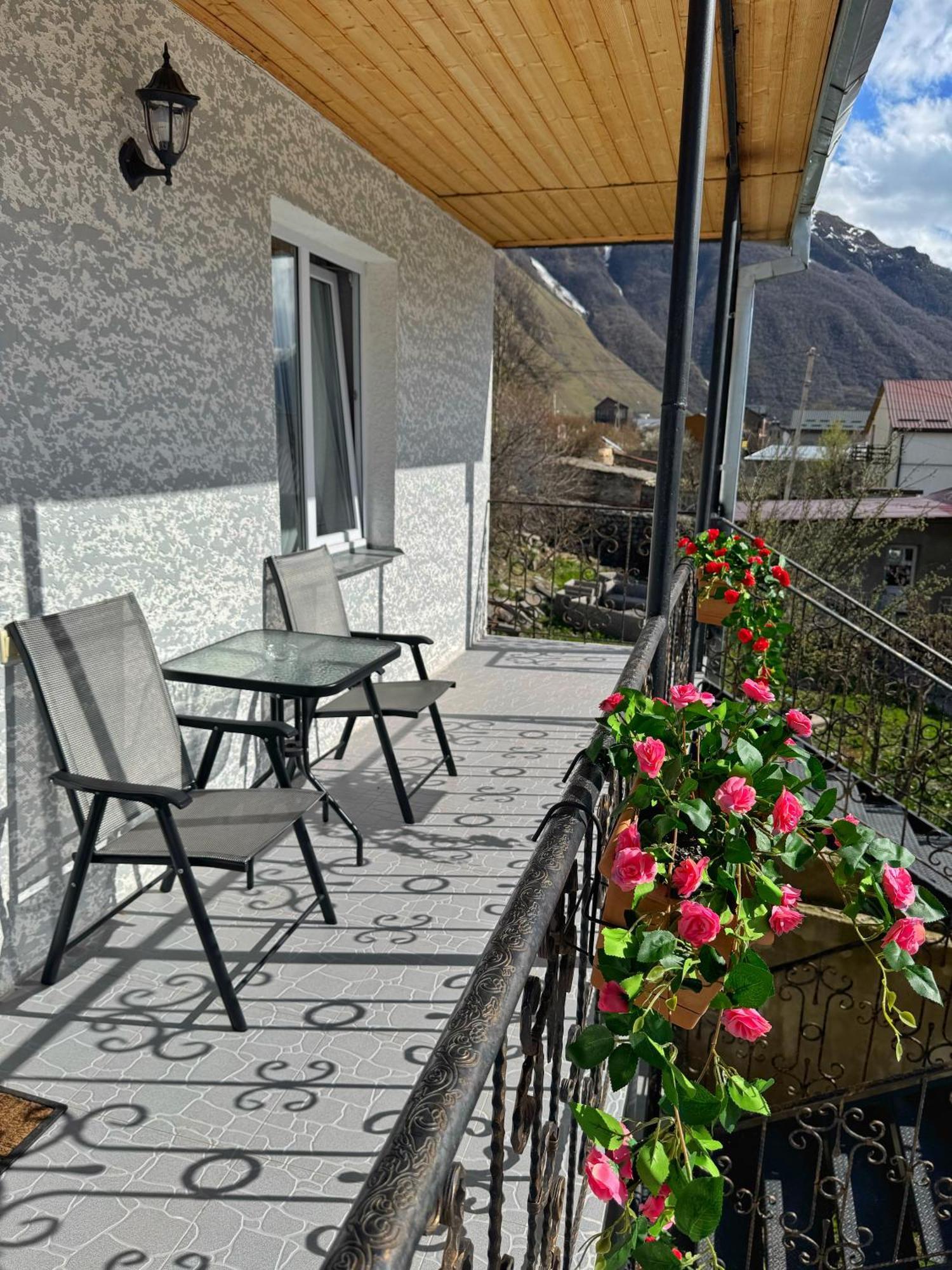 Hotel Elia Kazbegi ภายนอก รูปภาพ